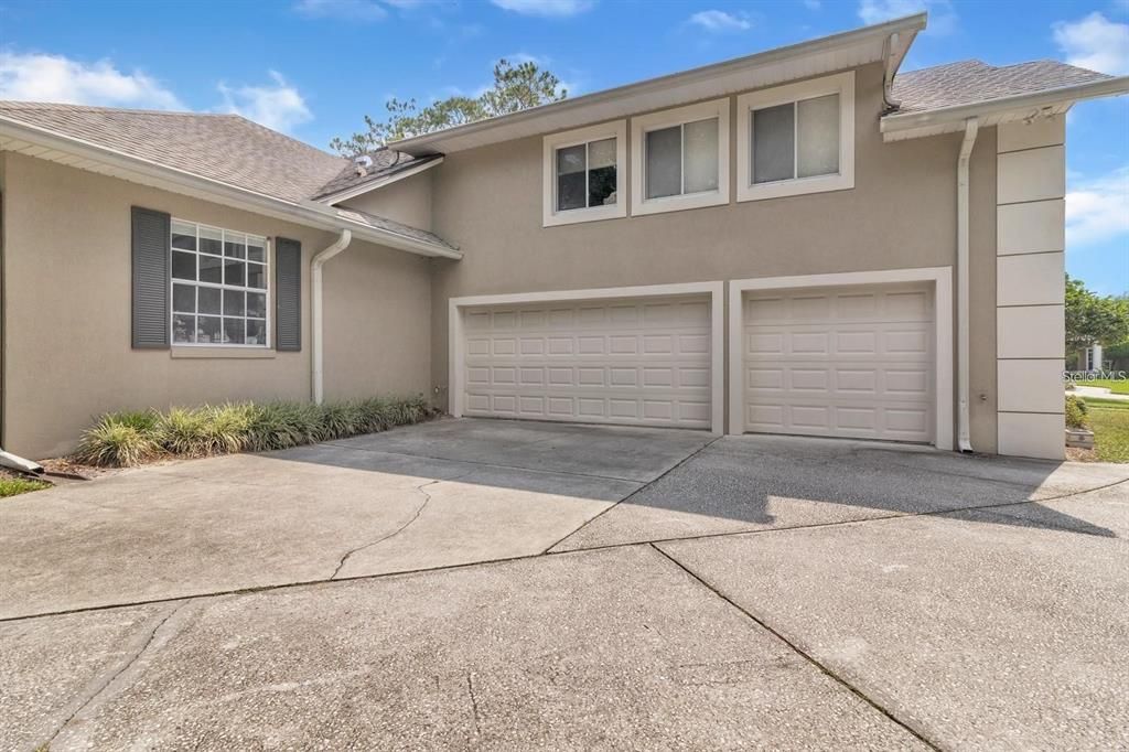 For Sale: $869,000 (5 beds, 4 baths, 4060 Square Feet)