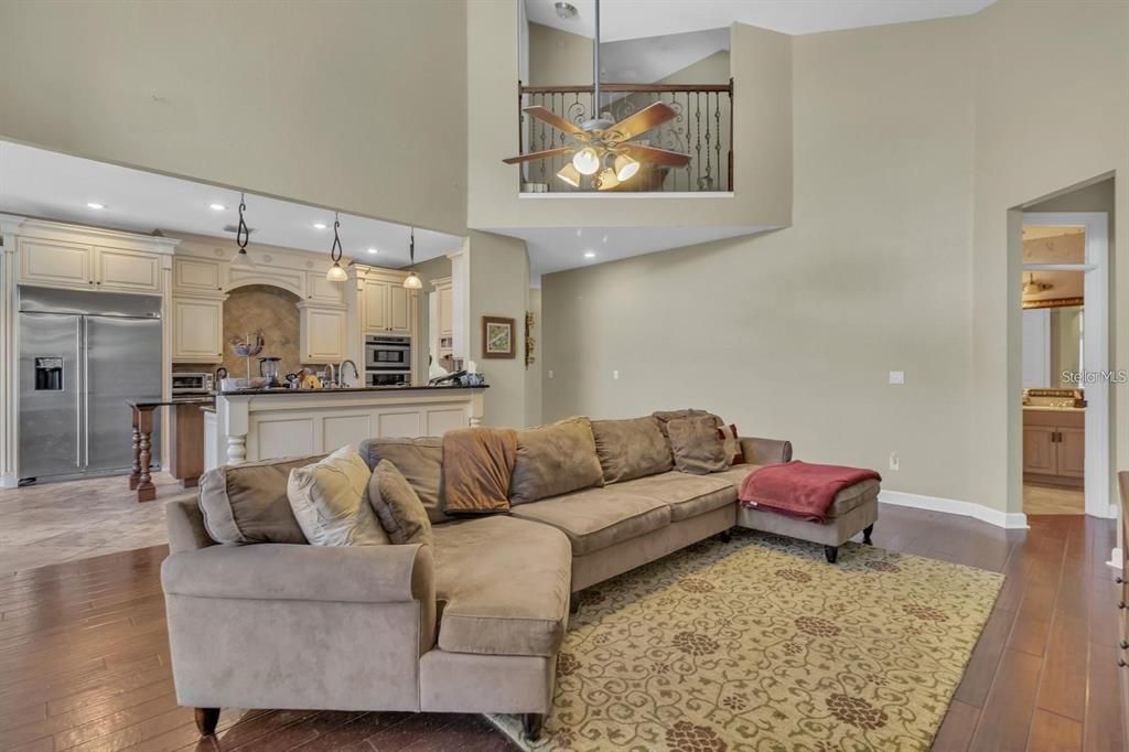 For Sale: $869,000 (5 beds, 4 baths, 4060 Square Feet)