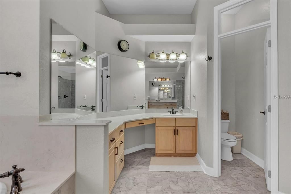 For Sale: $869,000 (5 beds, 4 baths, 4060 Square Feet)