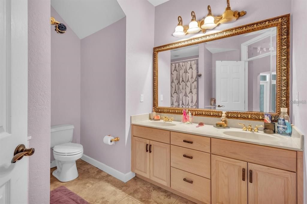 For Sale: $869,000 (5 beds, 4 baths, 4060 Square Feet)