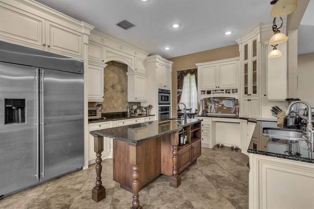 For Sale: $869,000 (5 beds, 4 baths, 4060 Square Feet)