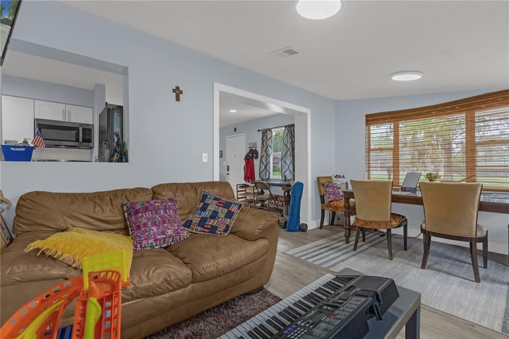 В аренду: $1,800 (3 спален, 2 ванн, 1203 Квадратных фут)