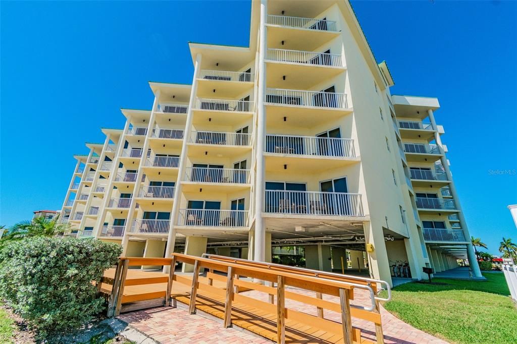 На продажу: $649,000 (2 спален, 2 ванн, 870 Квадратных фут)