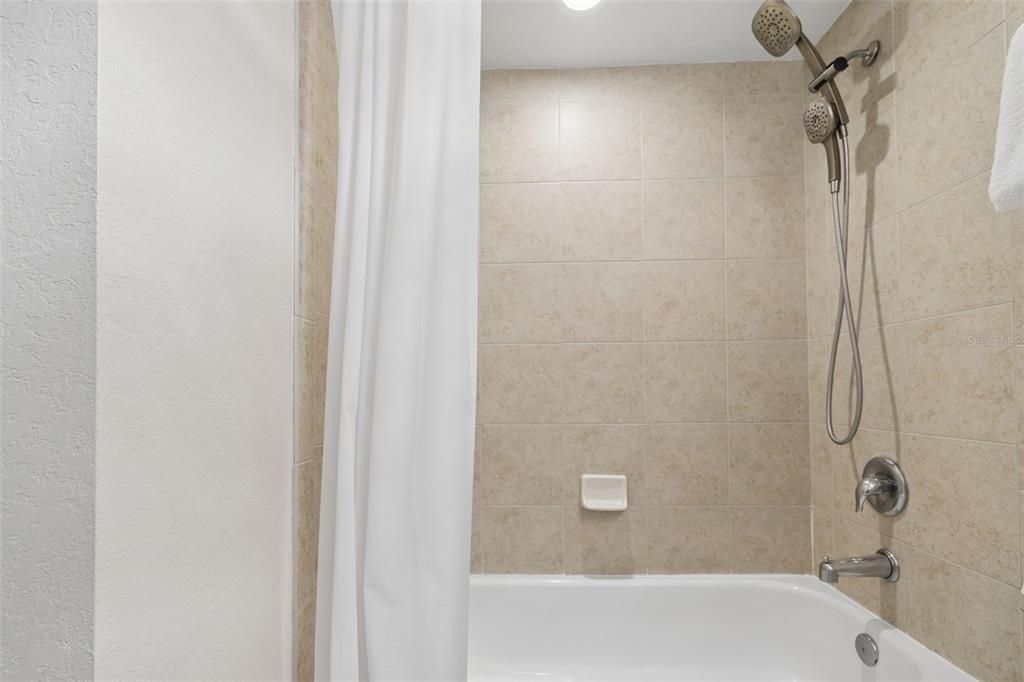 На продажу: $649,000 (2 спален, 2 ванн, 870 Квадратных фут)
