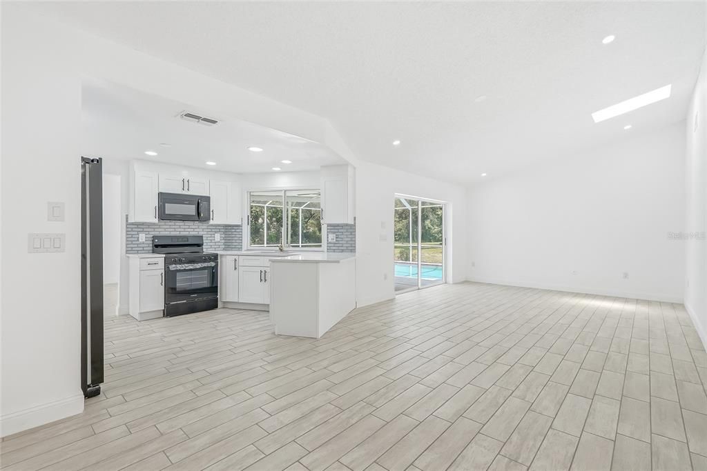 For Sale: $419,900 (3 beds, 2 baths, 1940 Square Feet)