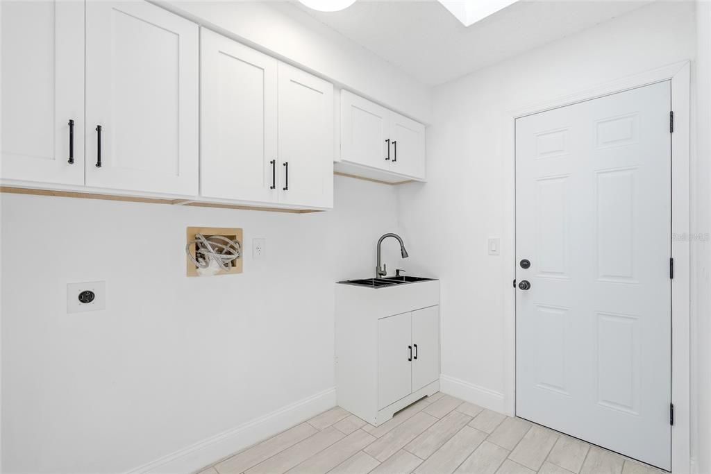 For Sale: $419,900 (3 beds, 2 baths, 1940 Square Feet)