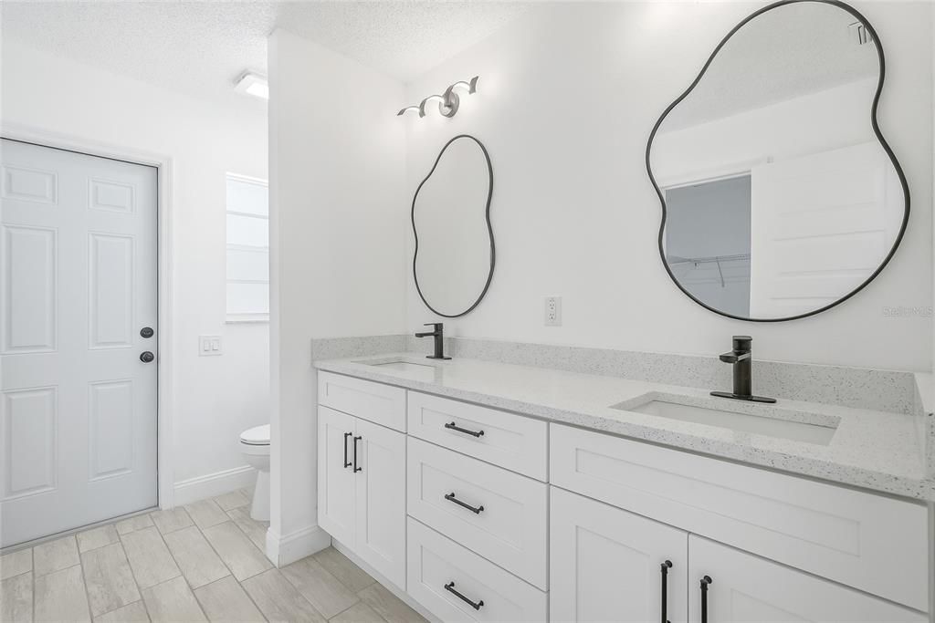 For Sale: $419,900 (3 beds, 2 baths, 1940 Square Feet)