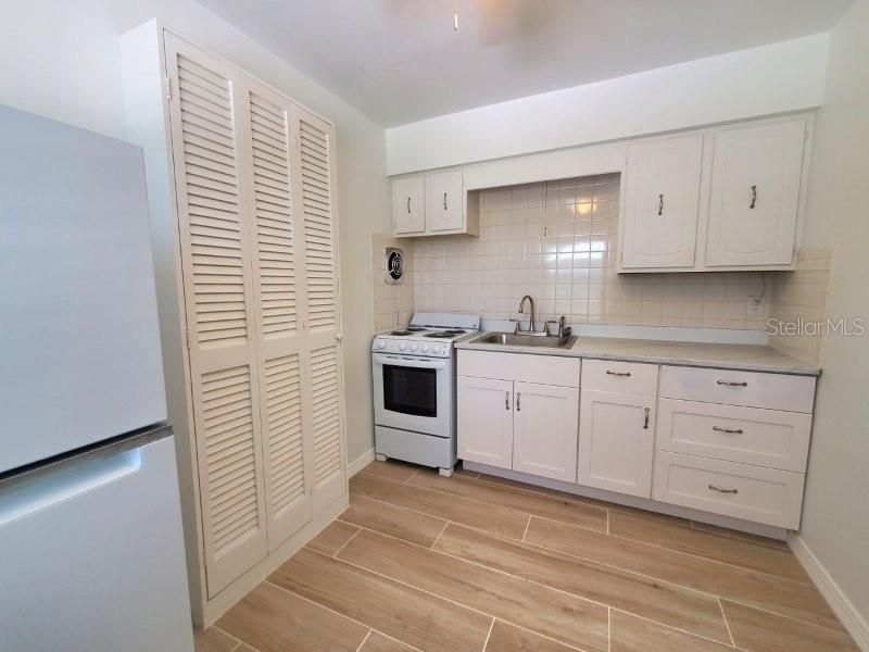 For Rent: $1,275 (1 beds, 1 baths, 650 Square Feet)