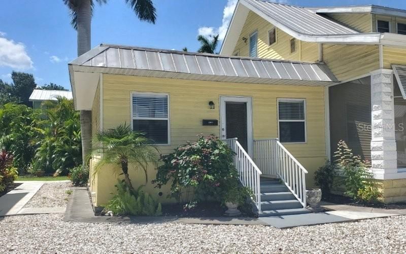 For Rent: $1,275 (1 beds, 1 baths, 650 Square Feet)
