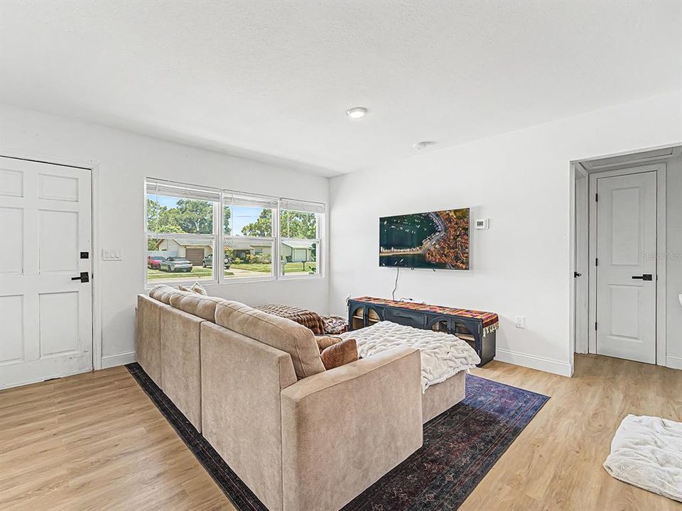 For Sale: $455,000 (3 beds, 2 baths, 1500 Square Feet)