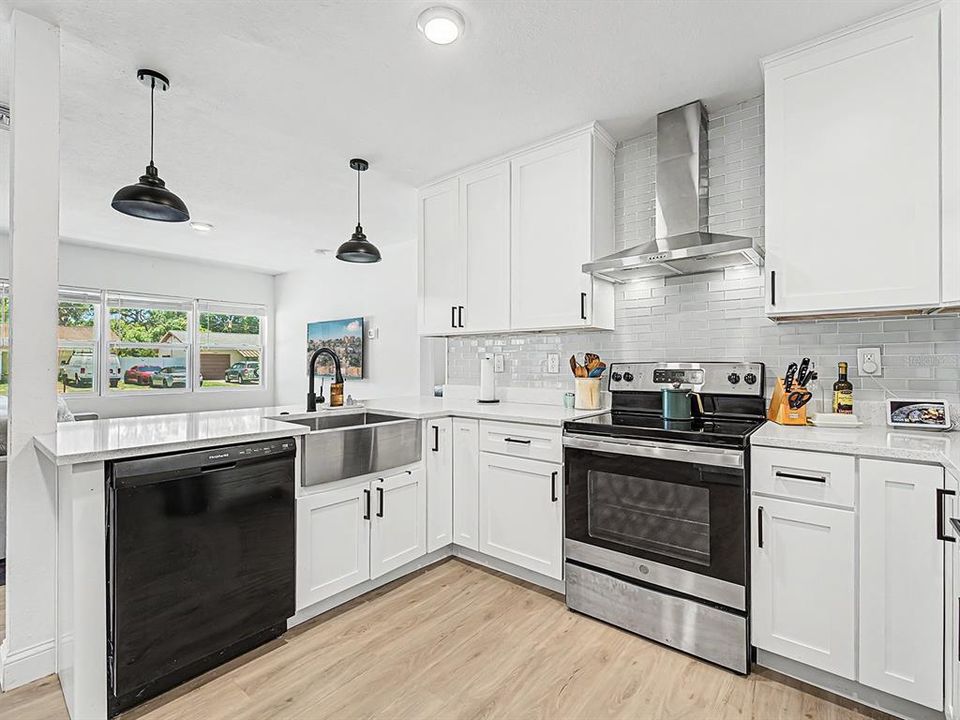 For Sale: $455,000 (3 beds, 2 baths, 1500 Square Feet)