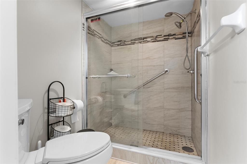 На продажу: $499,999 (2 спален, 2 ванн, 1236 Квадратных фут)