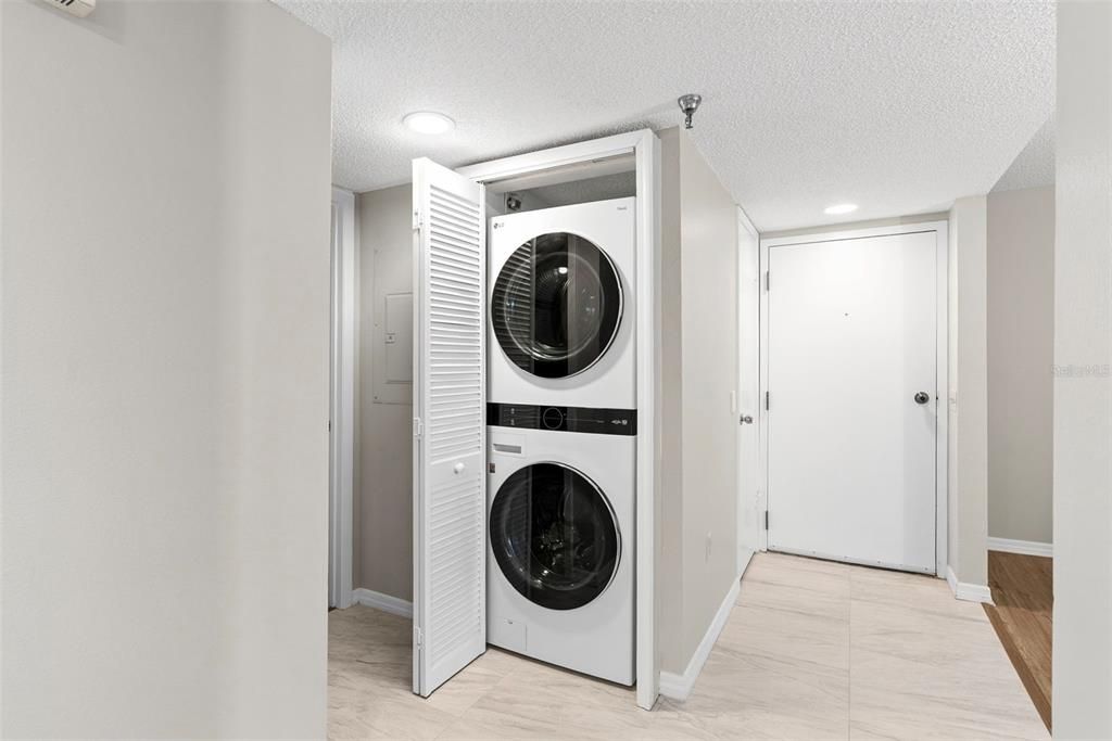 На продажу: $499,999 (2 спален, 2 ванн, 1236 Квадратных фут)