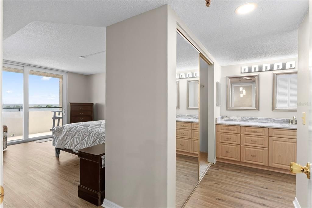 На продажу: $499,999 (2 спален, 2 ванн, 1236 Квадратных фут)
