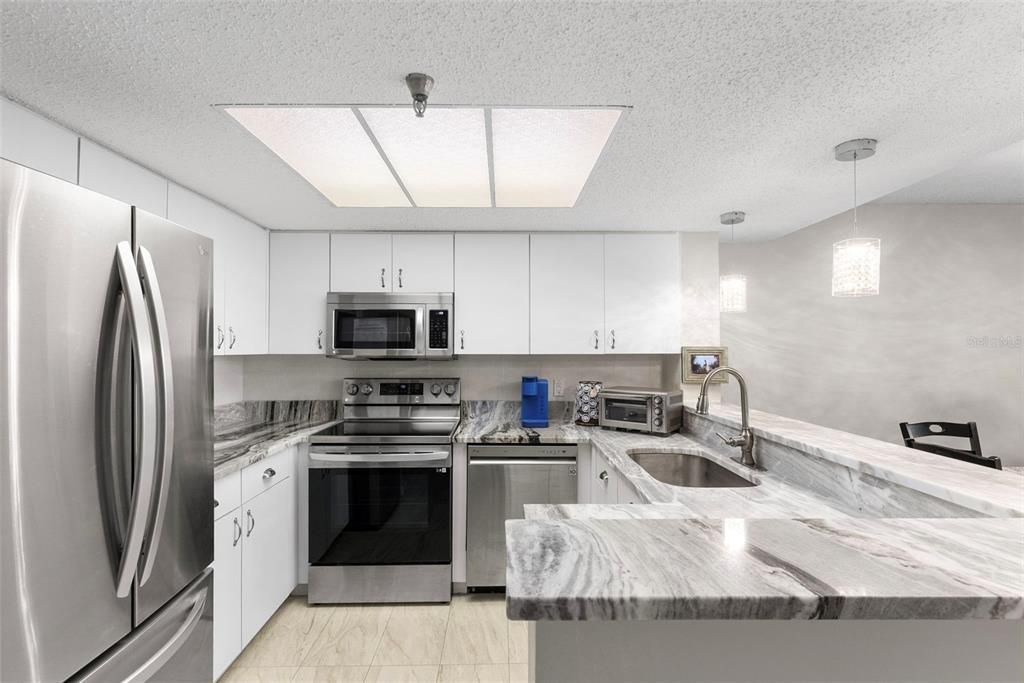 На продажу: $499,999 (2 спален, 2 ванн, 1236 Квадратных фут)