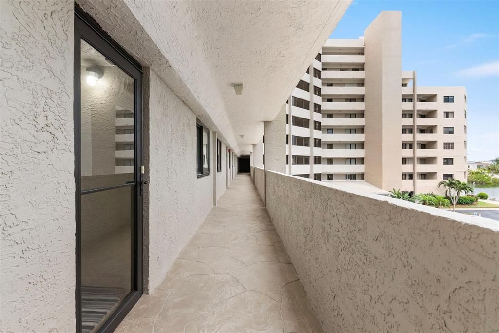 На продажу: $499,999 (2 спален, 2 ванн, 1236 Квадратных фут)