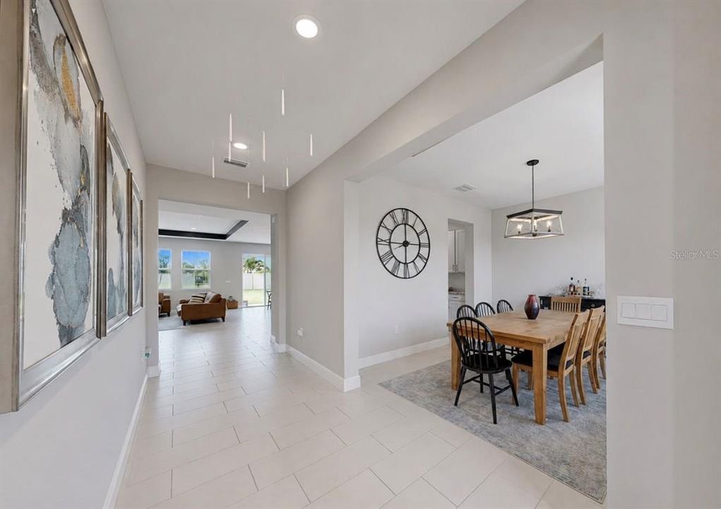 En Venta: $529,000 (4 camas, 3 baños, 3362 Pies cuadrados)