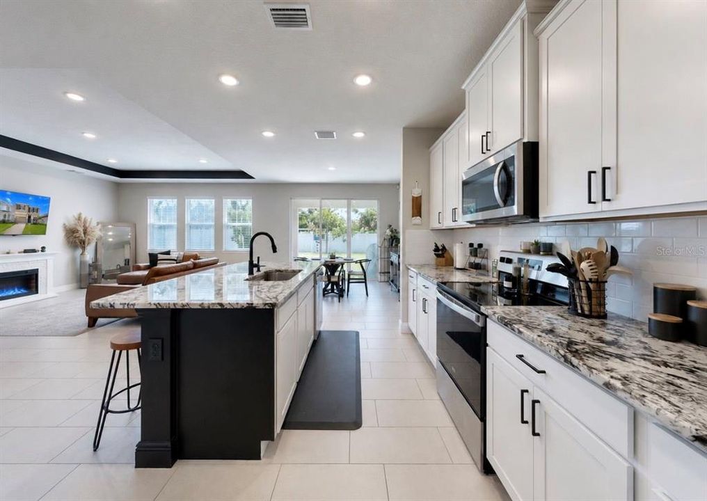 En Venta: $529,000 (4 camas, 3 baños, 3362 Pies cuadrados)