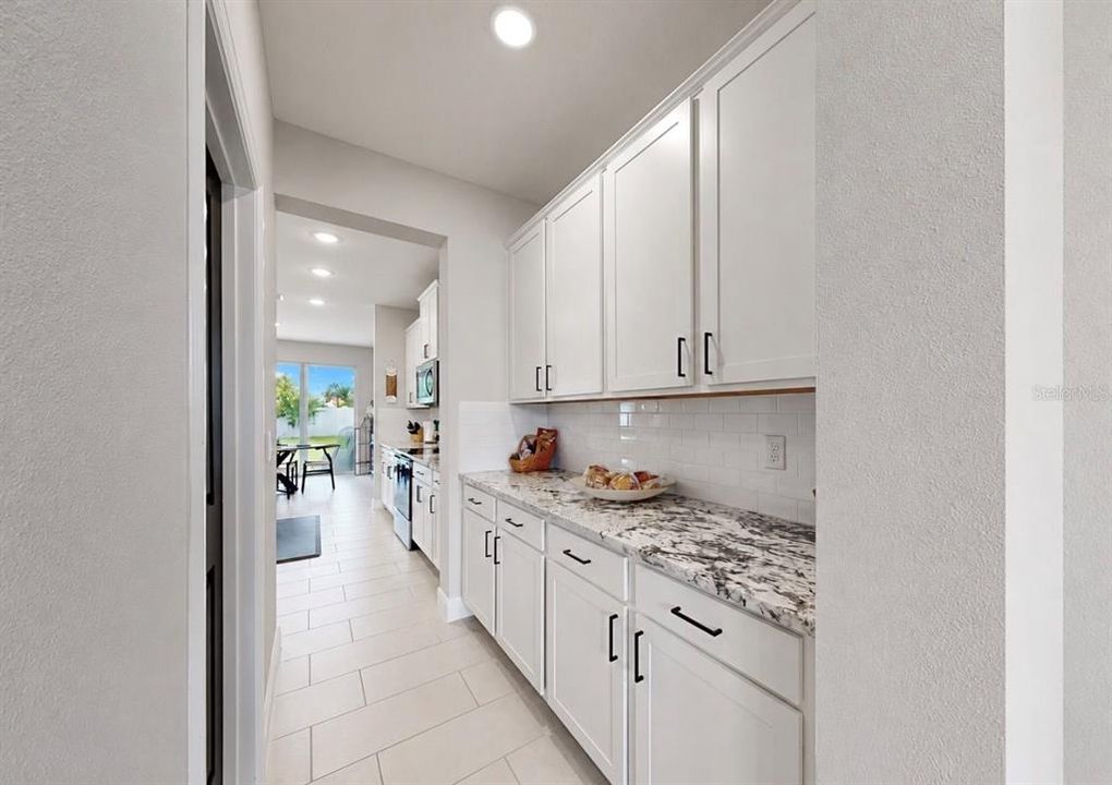 En Venta: $529,000 (4 camas, 3 baños, 3362 Pies cuadrados)