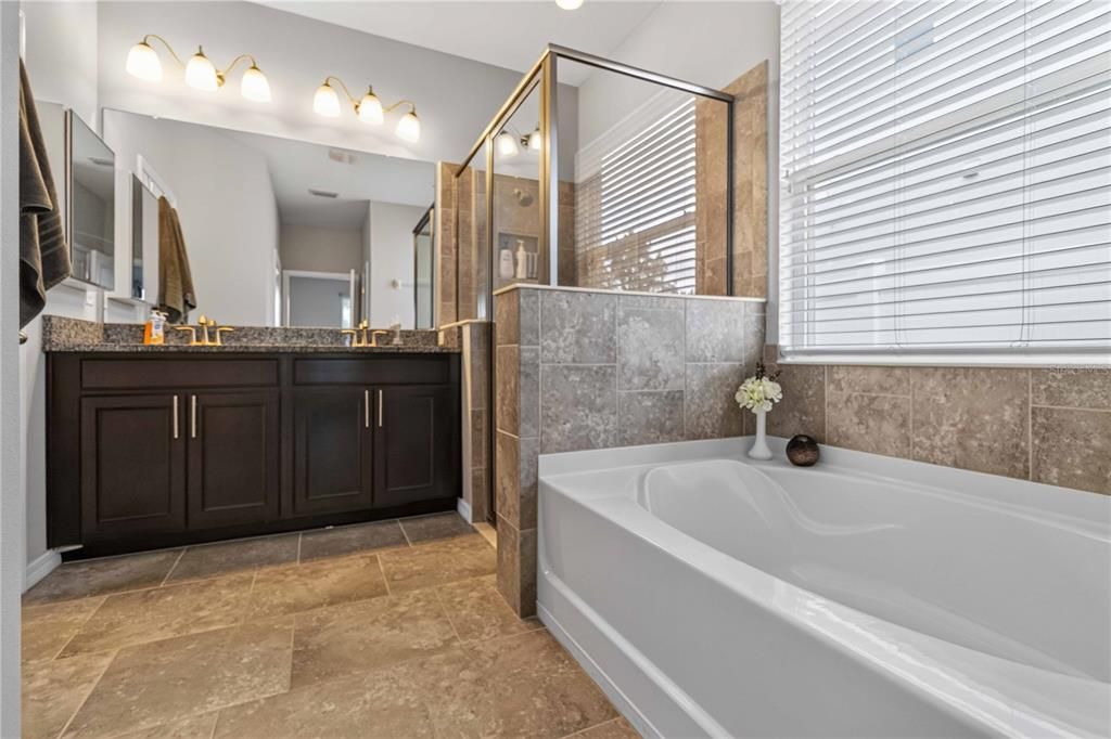 For Sale: $459,000 (3 beds, 3 baths, 2349 Square Feet)