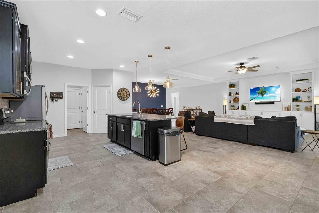 For Sale: $459,000 (3 beds, 3 baths, 2349 Square Feet)