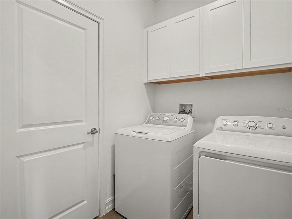 На продажу: $399,990 (4 спален, 3 ванн, 2077 Квадратных фут)