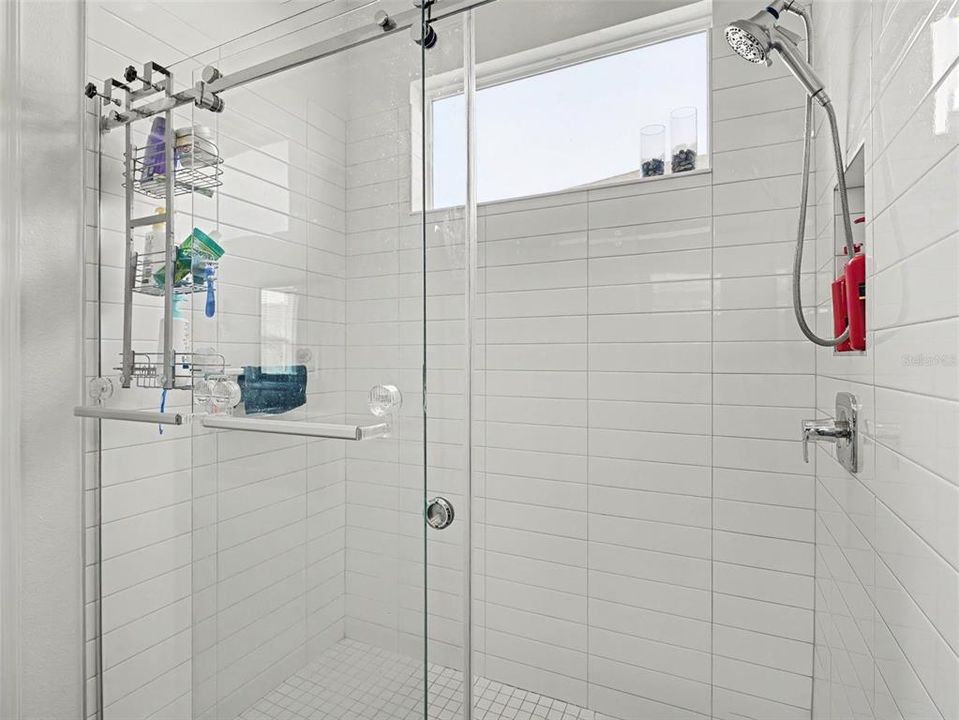 На продажу: $399,990 (4 спален, 3 ванн, 2077 Квадратных фут)