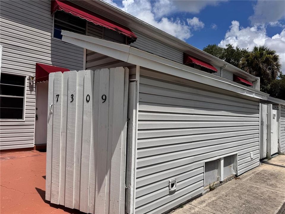 For Sale: $130,000 (2 beds, 1 baths, 1062 Square Feet)