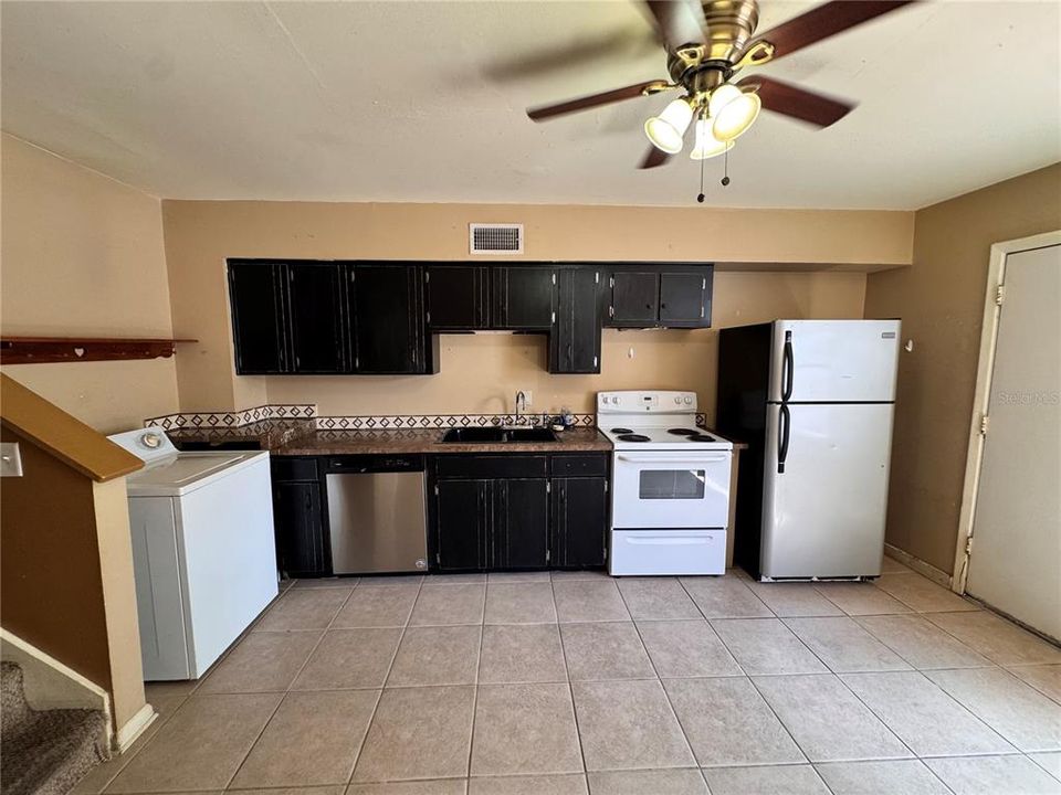For Sale: $130,000 (2 beds, 1 baths, 1062 Square Feet)