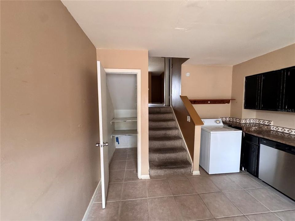 For Sale: $130,000 (2 beds, 1 baths, 1062 Square Feet)