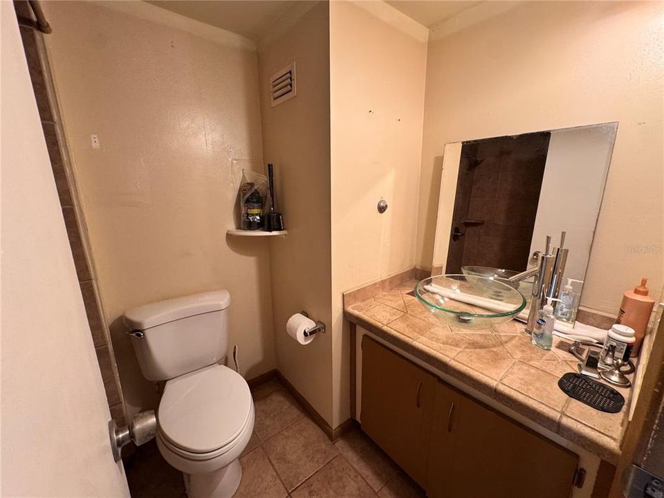For Sale: $130,000 (2 beds, 1 baths, 1062 Square Feet)