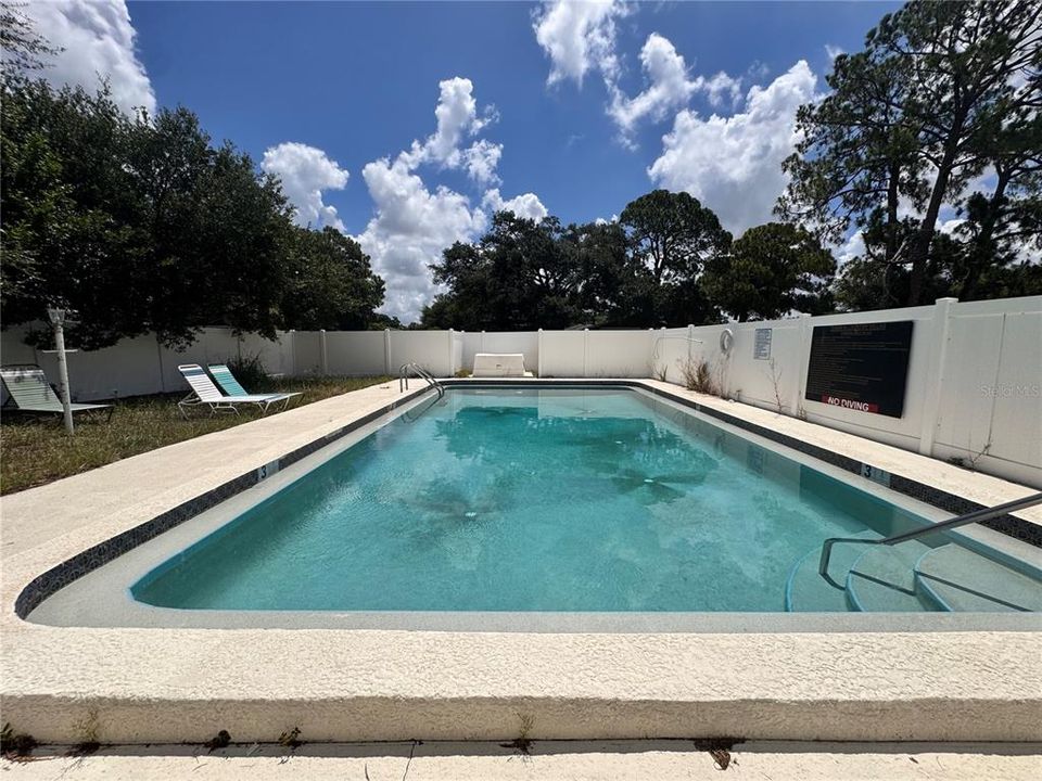 For Sale: $130,000 (2 beds, 1 baths, 1062 Square Feet)