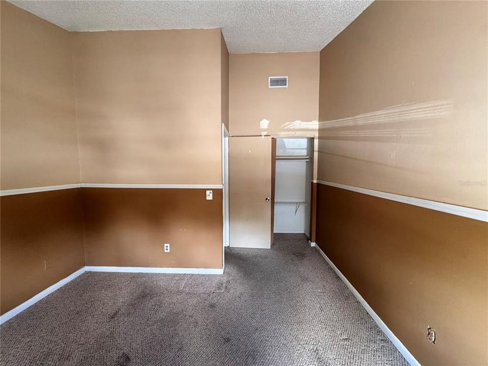 For Sale: $130,000 (2 beds, 1 baths, 1062 Square Feet)