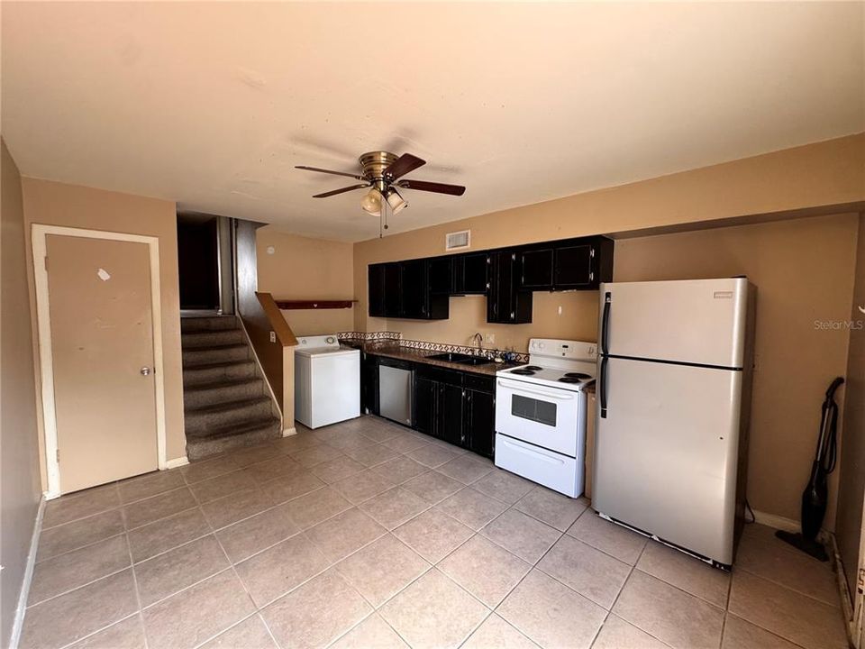 For Sale: $130,000 (2 beds, 1 baths, 1062 Square Feet)