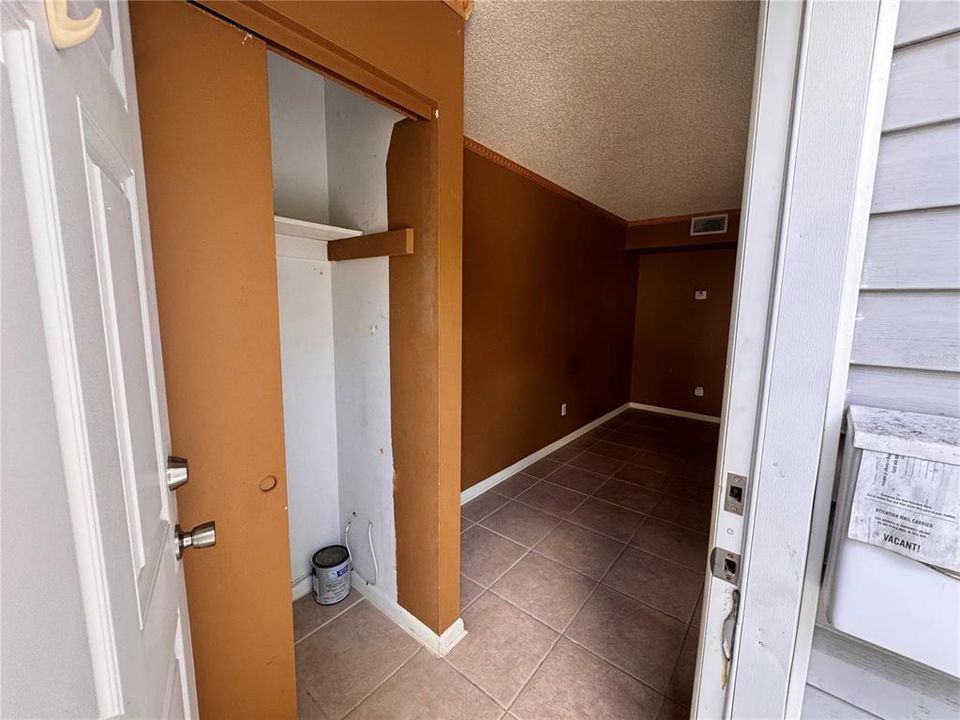 For Sale: $130,000 (2 beds, 1 baths, 1062 Square Feet)