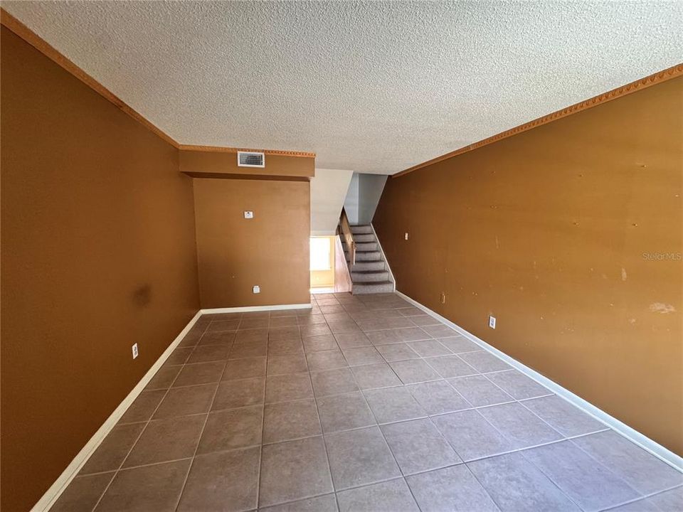 For Sale: $130,000 (2 beds, 1 baths, 1062 Square Feet)