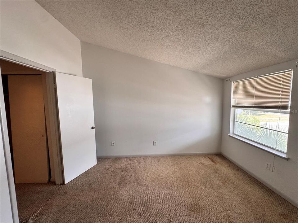 For Sale: $130,000 (2 beds, 1 baths, 1062 Square Feet)