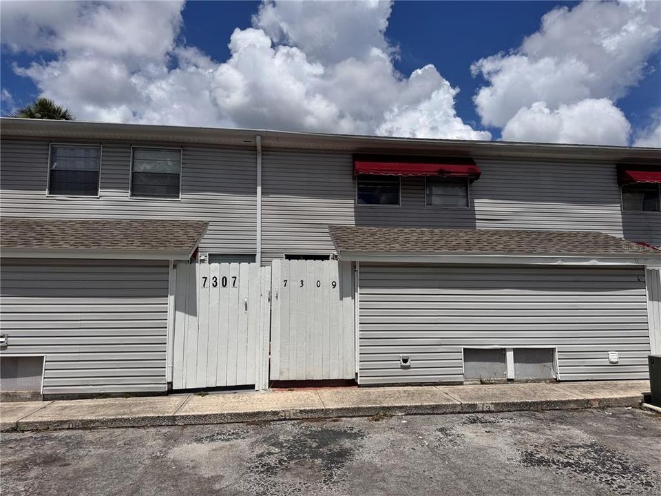 For Sale: $130,000 (2 beds, 1 baths, 1062 Square Feet)