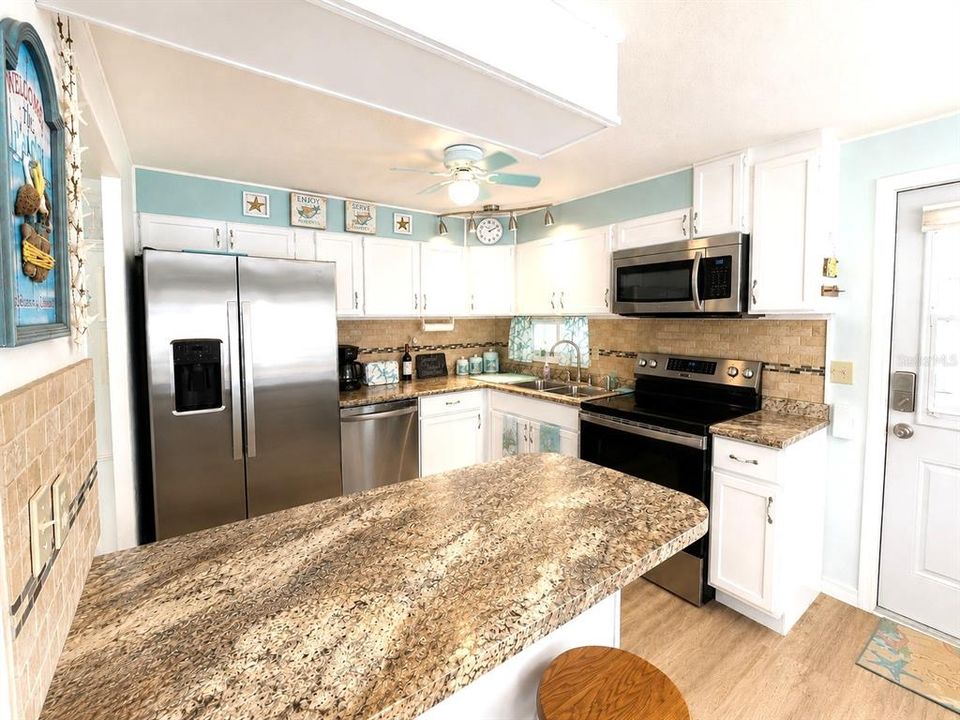 For Sale: $245,000 (2 beds, 2 baths, 1068 Square Feet)