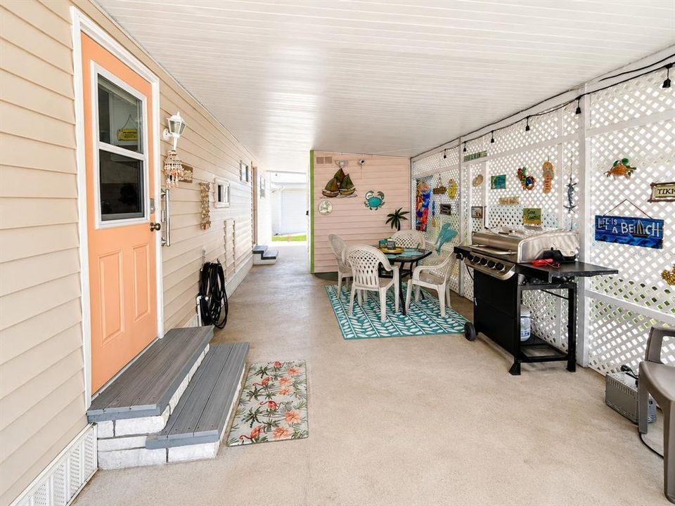 For Sale: $245,000 (2 beds, 2 baths, 1068 Square Feet)