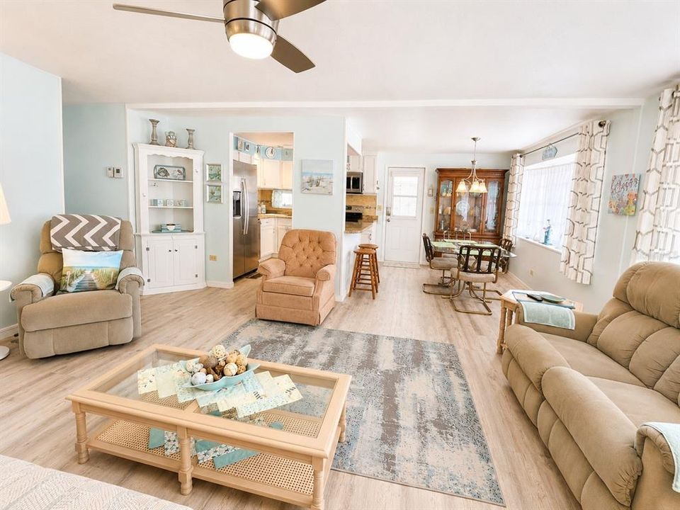 For Sale: $245,000 (2 beds, 2 baths, 1068 Square Feet)