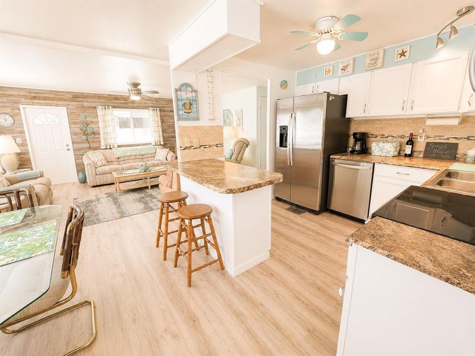 For Sale: $245,000 (2 beds, 2 baths, 1068 Square Feet)