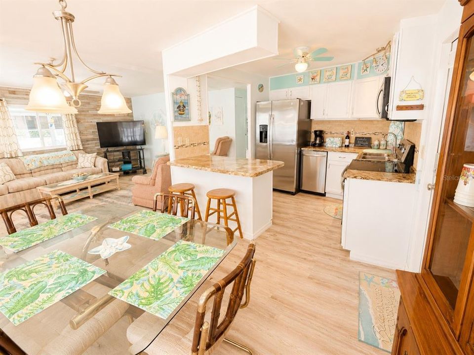 For Sale: $245,000 (2 beds, 2 baths, 1068 Square Feet)