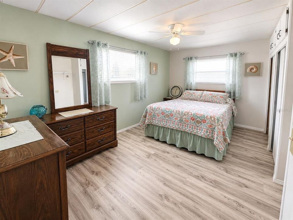 For Sale: $245,000 (2 beds, 2 baths, 1068 Square Feet)
