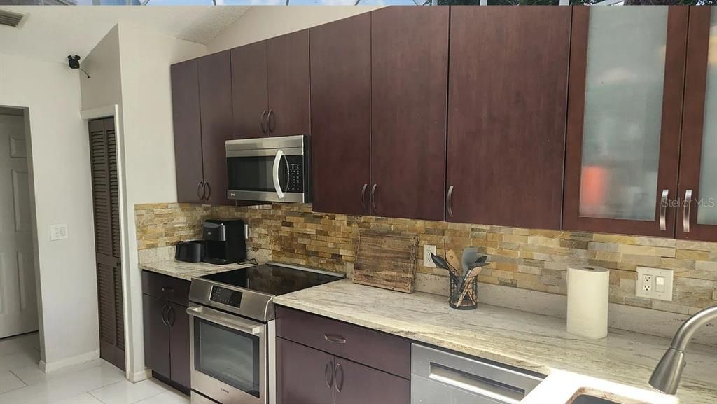 В аренду: $2,785 (2 спален, 1 ванн, 1550 Квадратных фут)