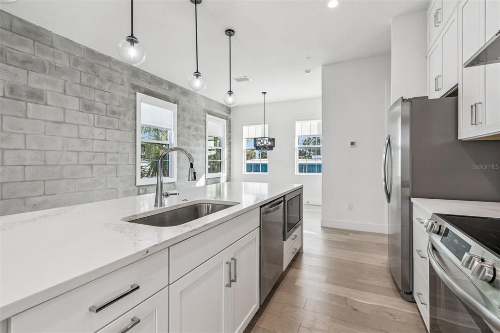 For Rent: $4,250 (3 beds, 3 baths, 2079 Square Feet)