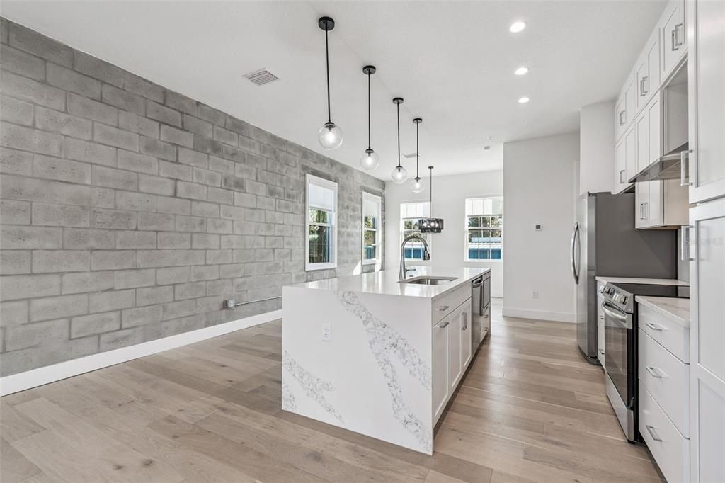 For Rent: $4,250 (3 beds, 3 baths, 2079 Square Feet)