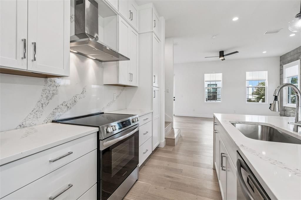 For Rent: $4,250 (3 beds, 3 baths, 2079 Square Feet)