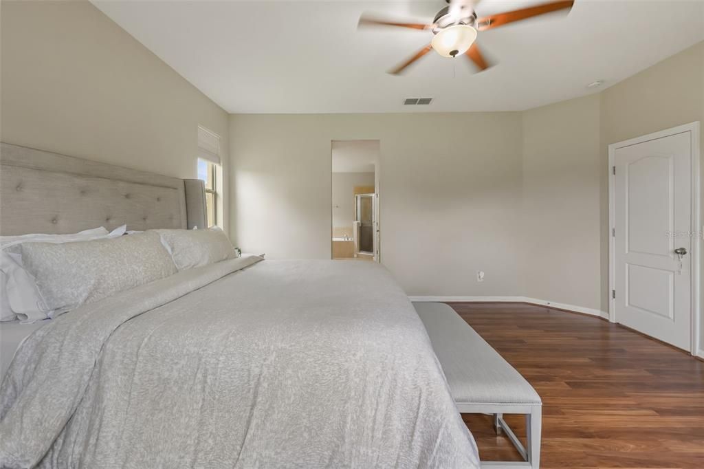For Sale: $674,900 (5 beds, 4 baths, 3680 Square Feet)