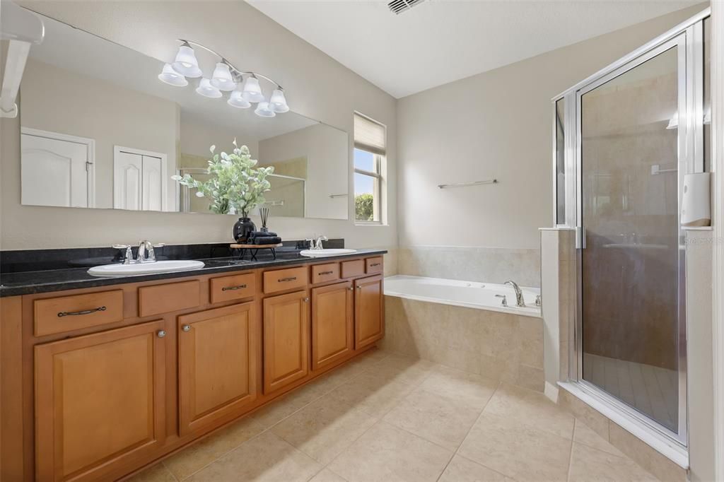 For Sale: $674,900 (5 beds, 4 baths, 3680 Square Feet)